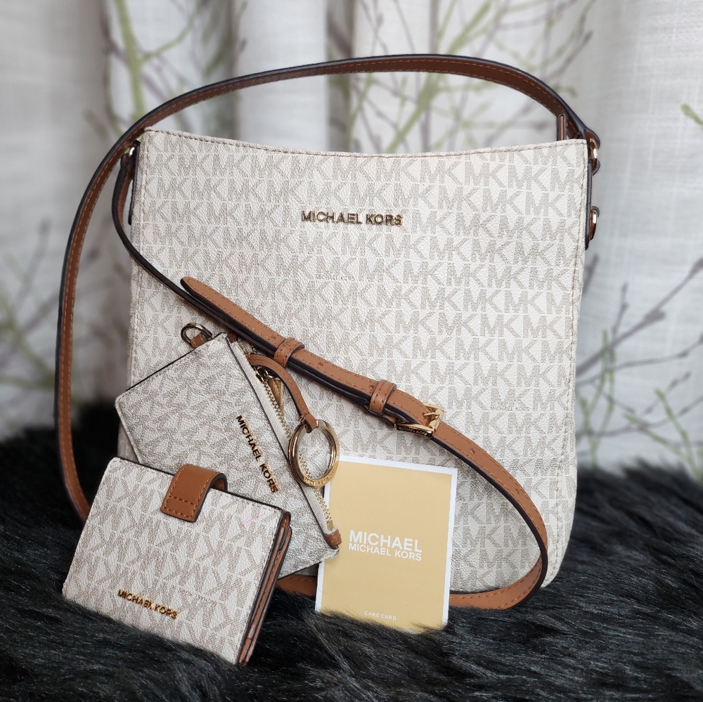 Michael kors jet set large messenger crossbody.